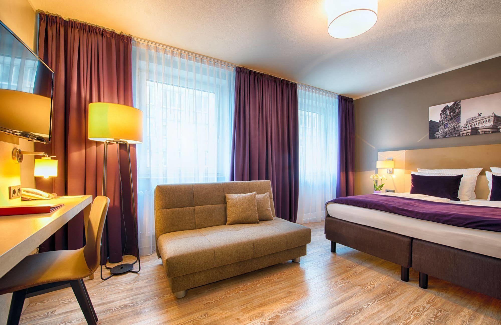 Leonardo Frankfurt Center Отель 3*
